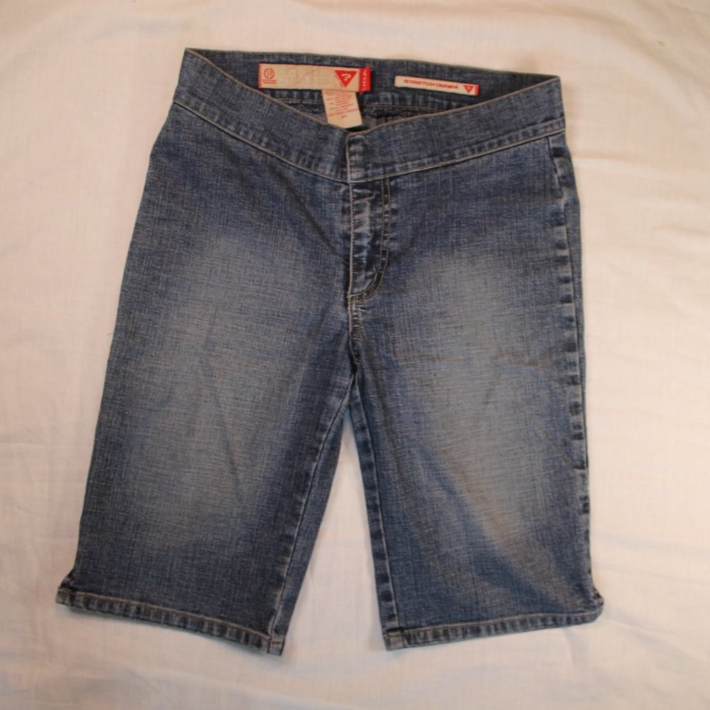 Guess jean shorts size 29